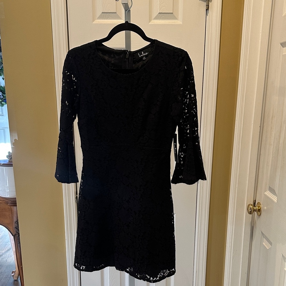 NWT LuLu’s Black Flounce Sleeve Lace Dress
